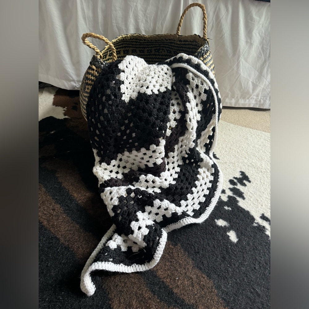 Vintage 1970s hand knit throw blanket
